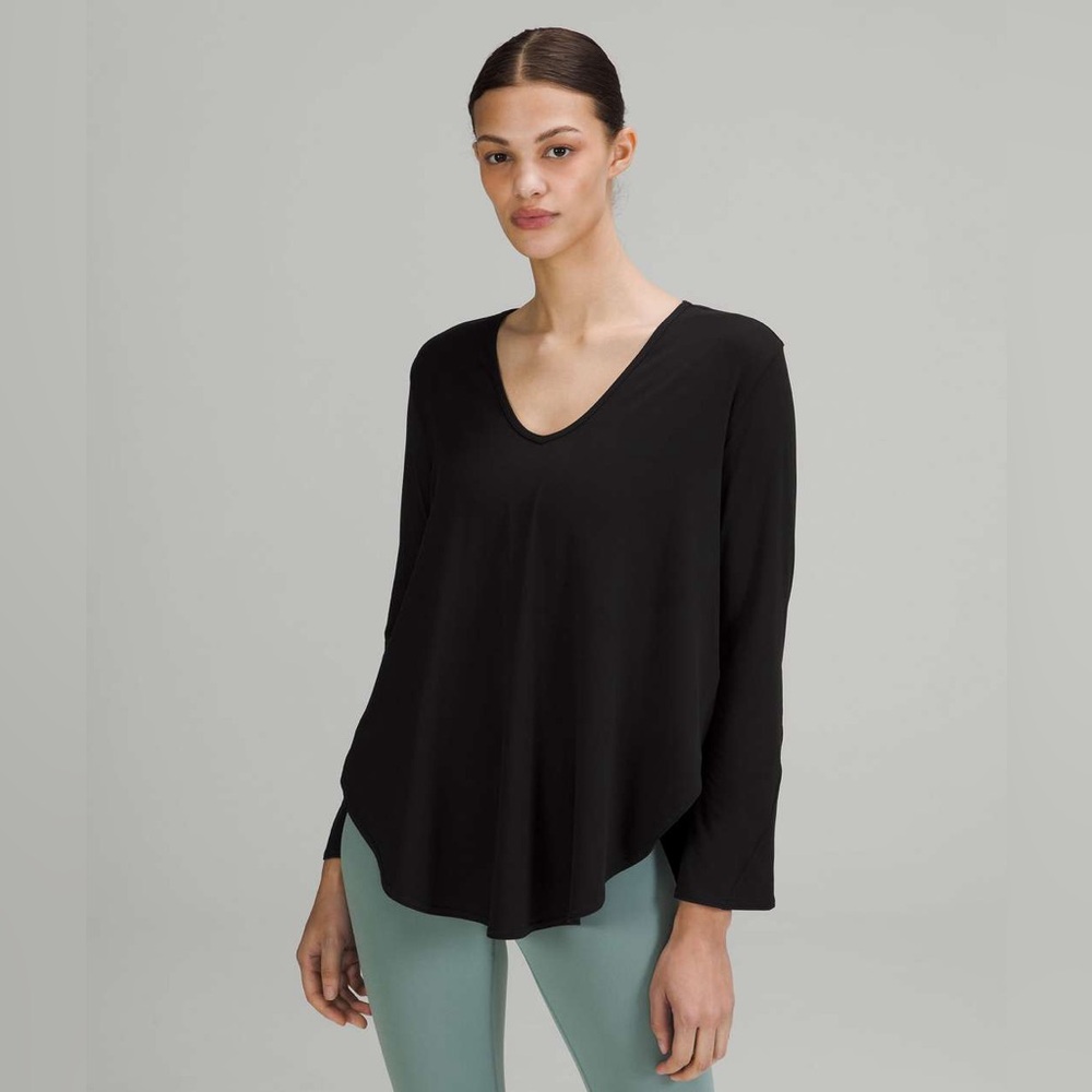 NWOT - Lululemon Nulu Relaxed Fit Yoga Long Sleeve